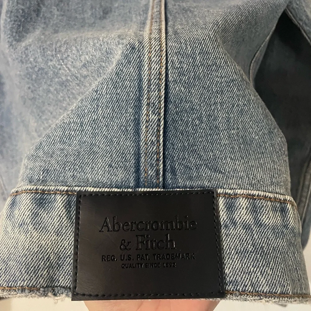 Abercrombie & Fitch Men’s XL Medium Wash Jean Trucker Jacket Button Front Blue